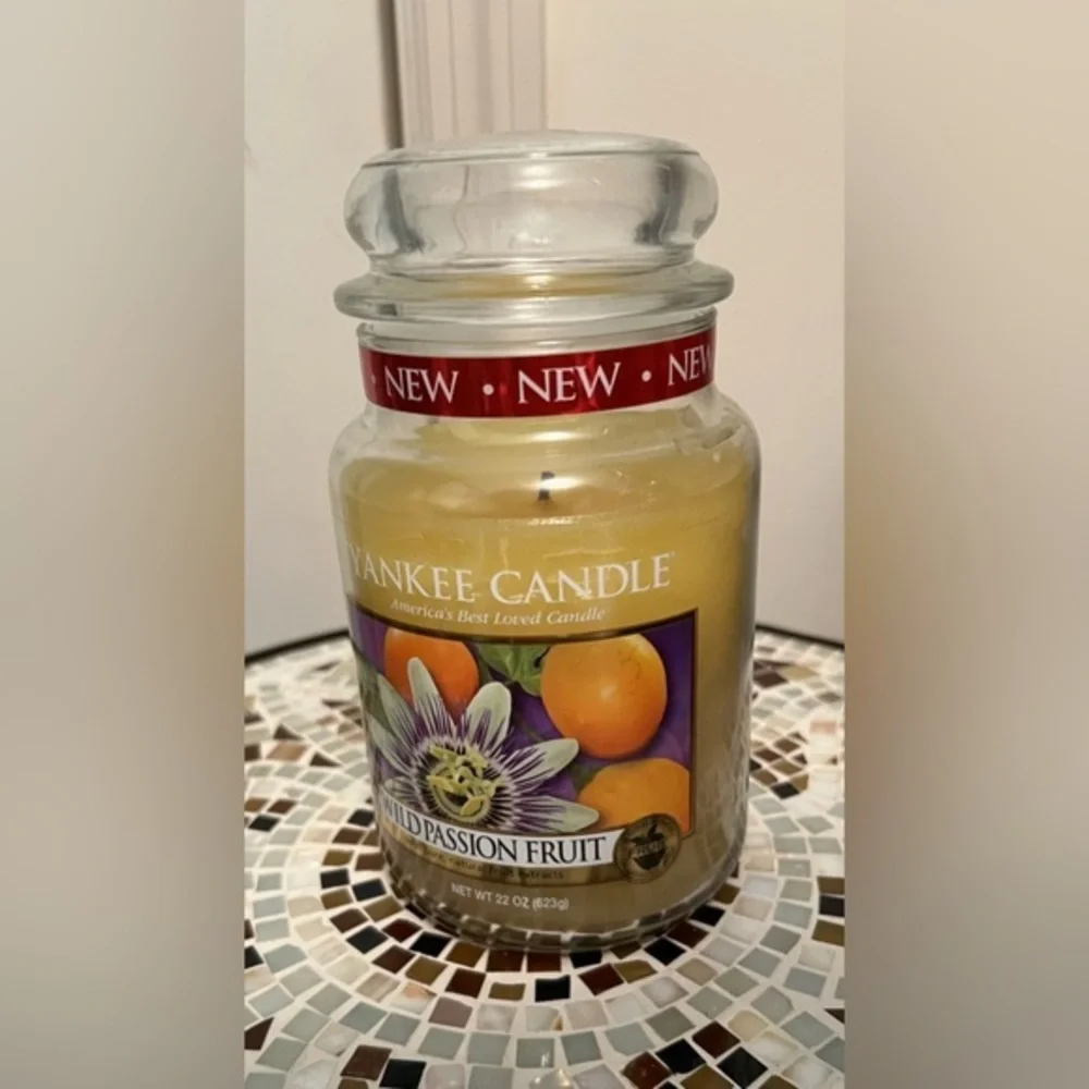 Yankee Candle Wild Passion Fruit Large Jar Candle Oil Pool, Single Wick Lit